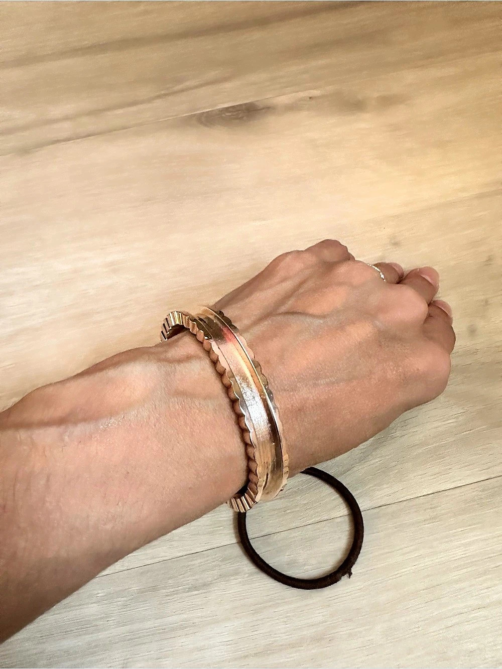 Rose Gold Tone Hair Tie Holder Cuff Bracelet Ribbed Metal Functional Jewelry - Picture 8 of 8